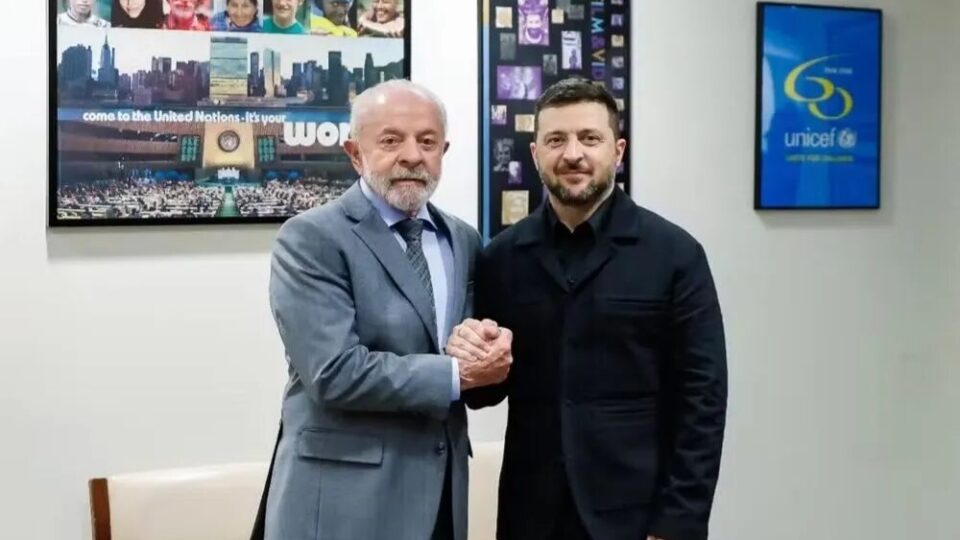 Zelensky parabeniza Lula e agradece ‘apoio inabalável’ do Brasil à Ucrânia